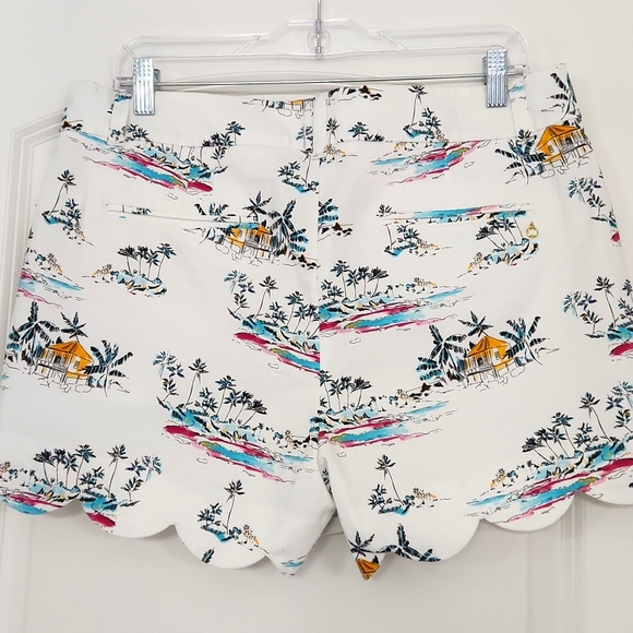New Crown & Ivy shorts with a beachy Island pattern in perfect condition. - Picture 6 of 14